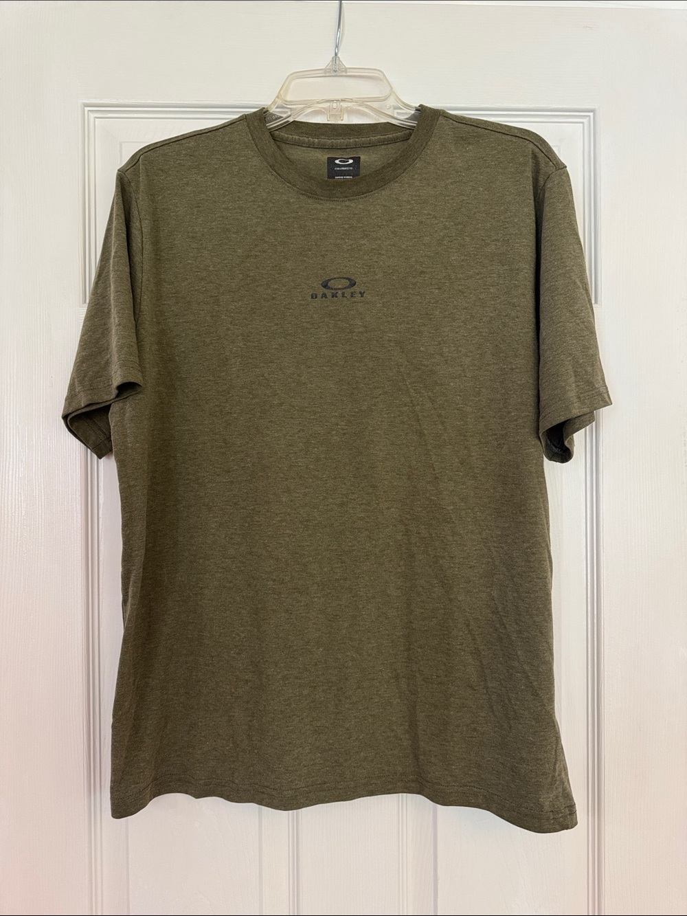 Oakley Men's Olive Green Crew Neck Logo Tee. Men’s Large.